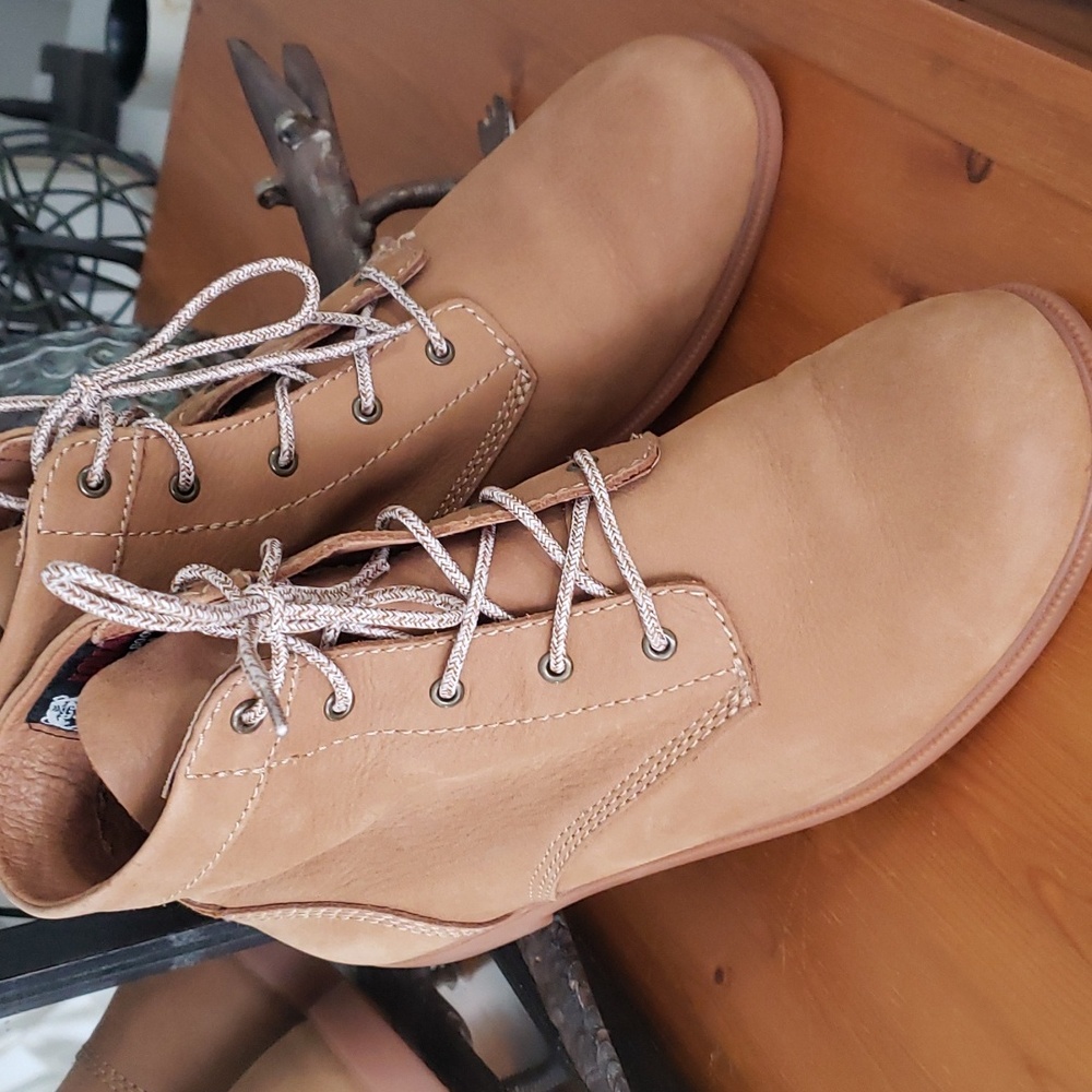Size 8.5 Kodiak boots ladies